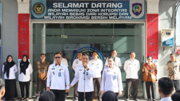 DUA PEJABAT BARU PERKUAT FORMASI BAPAS MAKASSAR DALAM APEL PAGI