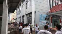 BAPAS MAKASSAR TUNJUKKAN AKSI NYATA: KERJA BAKTI PERKOKOH TATA LINGKUNGAN KANTOR