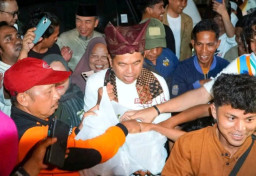 Bantuan Kemanusiaan Tiba di Tapanuli Tengah, Ribuan Warga Sambut dengan Tangis Haru