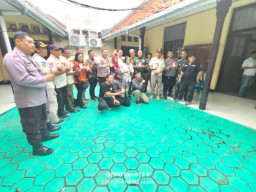 Pelayanan Nyata di Simokerto, Kapolsek dan Camat Turun ke Masyarakat