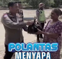 SINTORA NEWS Ditlantas Polda Sumbar Turun Langsung Bantu dan Berbagi dengan Korban Bencana Sumatera Barat — Direktorat