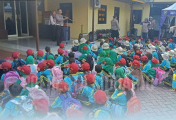 Polsek Waru Sambut Ceria Pelajar SDN Waru 2, Edukasi Kamtibmas dan Tertib Lalu Lintas Sejak Dini