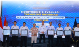 Gagalkan Penyelundupan Narkoba Lewat Sandal, Lima Pegawai Lapas Surabaya Diguyur Penghargaan Kanwil Ditjenpas Jatim