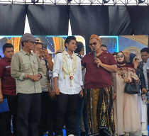 Ribuan Warga Padati Konser Valen DA7 di Kampung Halaman, Pesan H. Her Jadi Pengingat di Tengah Popularitas