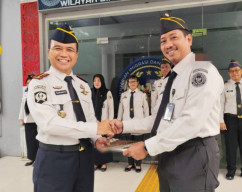 Apresiasi Kinerja Terbaik, Kabapas Makassar Anugerahkan Pegawai Teladan Awal Tahun 2026