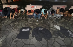 Konvoi Dini Hari Berujung Diamankan, Polisi Gagalkan Dugaan Tawuran Pelajar di Surabaya