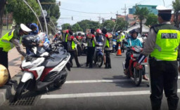 Motor Tanpa Pelat Nomor Disorot, Polisi Siapkan Operasi Tilang Besar-besaran di Surabaya