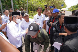 Mahasiswa Bangkalan Kepung Kantor Bupati, Soroti Dugaan Pungli PIP hingga Program Satu Desa Satu Sarjana