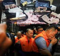 KPK Sikat Dugaan Suap Impor, 5 Koper Uang Asing Rp5 Miliar Disita dari Ciputat