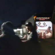 VIRAL! Duel Dua Pria di Probolinggo Diduga Terkait Motor Dirampas, Debt Collector terlibat?