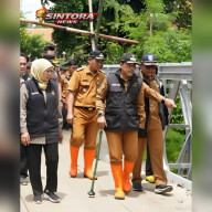 KHOFIFAH TURUN LANGSUNG TINJAU BANJIR PROBOLINGGO, TEGASKAN BENCANA HIDROMETEOROLOGI FENOMENA GLOBAL