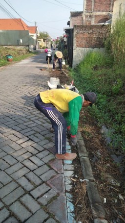 Warga Tambak Medokan Ayu 3A Lengkapi Sarpras Kampung