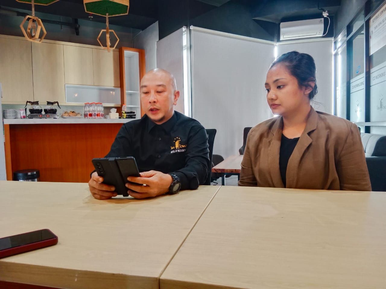 Manager Hotel Twin Tower, Harry Yauwhannes